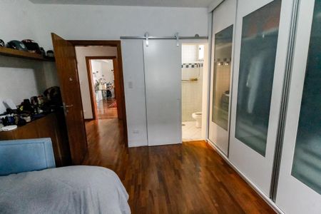Suíte 1 de casa à venda com 4 quartos, 500m² em Vila Inah, São Paulo