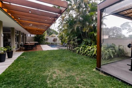 Casa à venda com 500m², 4 quartos e 7 vagas Casa à venda com 500m², 4 quartos e 7 vagasJardim