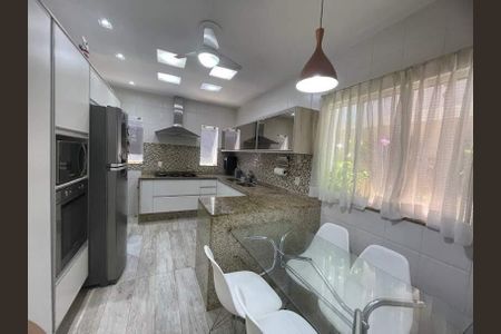 Casa à venda com 4 quartos, 257m² em Recreio dos Bandeirantes, Rio de Janeiro