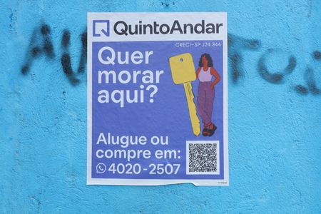Casa à venda com 170m², 4 quartos e 4 vagasPlaca grande instalada na fachada do imóvel - Sem código da placa ( somente For Hibrido SP)
