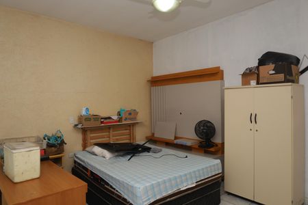 Casa à venda com 170m², 4 quartos e 4 vagasQuarto 4 - Suíte