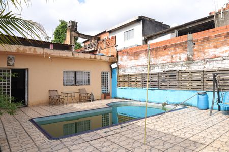 Casa à venda com 170m², 4 quartos e 4 vagasQuintal - piscina