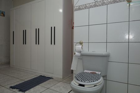 Casa à venda com 170m², 4 quartos e 4 vagasBanheiro 1 - Suíte