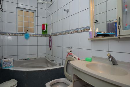 Casa à venda com 170m², 4 quartos e 4 vagasBanheiro 2