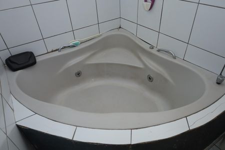 Casa à venda com 170m², 4 quartos e 4 vagasBanheiro 2