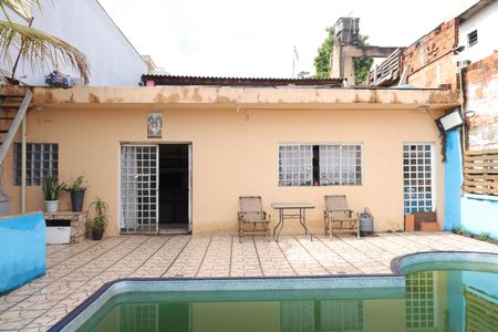 Casa à venda com 170m², 4 quartos e 4 vagasQuintal - piscina