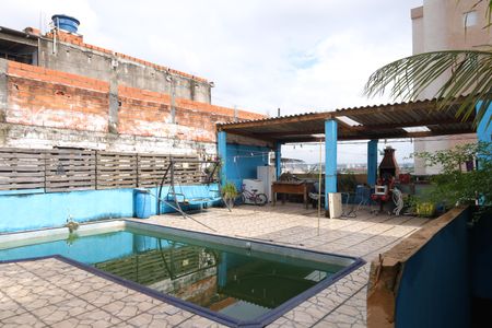 Casa à venda com 170m², 4 quartos e 4 vagasQuintal - piscina