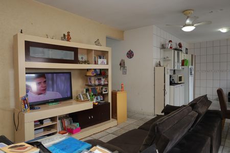 Casa à venda com 170m², 4 quartos e 4 vagasSala