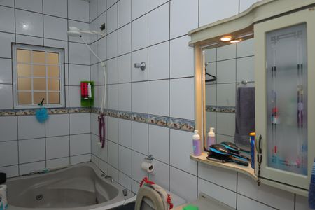 Casa à venda com 170m², 4 quartos e 4 vagasBanheiro 2