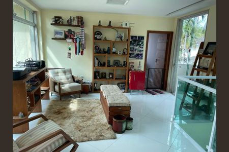 Casa à venda com 4 quartos, 458m² em Vargem Pequena, Rio de Janeiro