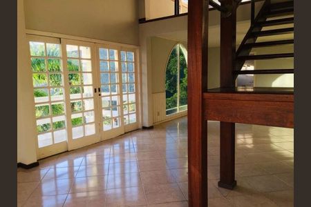 Casa à venda com 3 quartos, 460m² em Camboinhas, Niterói