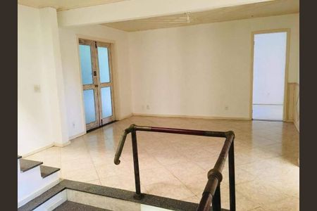 Casa à venda com 3 quartos, 460m² em Camboinhas, Niterói