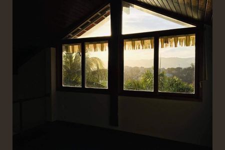 Casa à venda com 3 quartos, 460m² em Camboinhas, Niterói