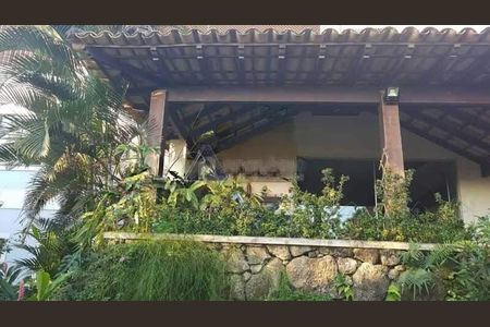 Casa à venda com 220m², 3 quartos e 2 vagas