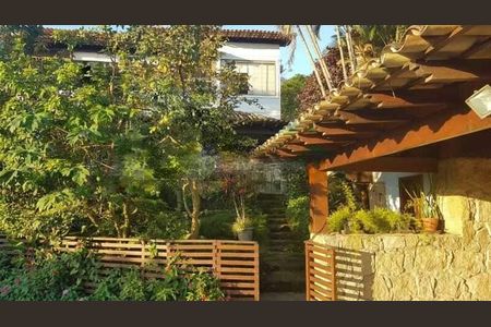 Casa à venda com 220m², 3 quartos e 2 vagas