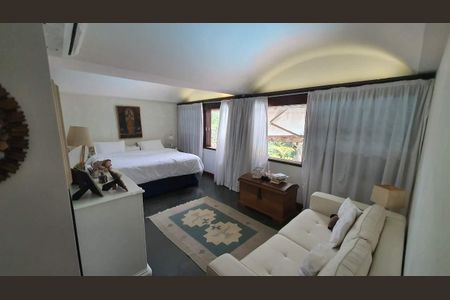 Casa à venda com 700m², 5 quartos e 2 vagas