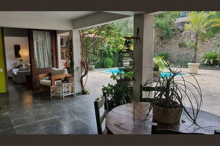 Casa à venda com 700m², 5 quartos e 2 vagas