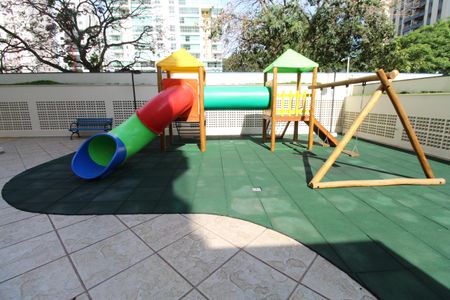 Apartamento para alugar com 128m², 4 quartos e 2 vagasÁrea comum - Playground