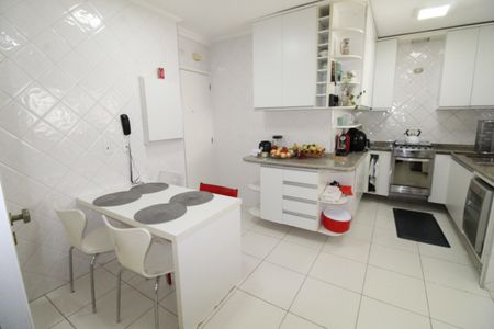 Apartamento para alugar com 128m², 4 quartos e 2 vagasCozinha
