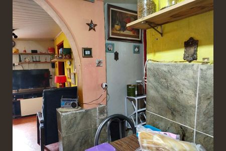 Casa à venda com 330m², 2 quartos e 4 vagasCasa 2: Sala e cozinha