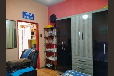 Casa à venda com 330m², 2 quartos e 4 vagasCasa 2: Quarto