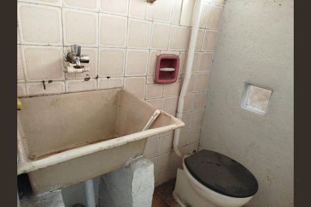 Casa à venda com 330m², 2 quartos e 4 vagasEdícula: Banheiro