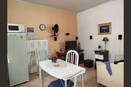 Casa à venda com 330m², 2 quartos e 4 vagasSala e cozinha