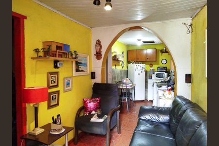 Casa à venda com 330m², 2 quartos e 4 vagasCasa 2: Sala e cozinha