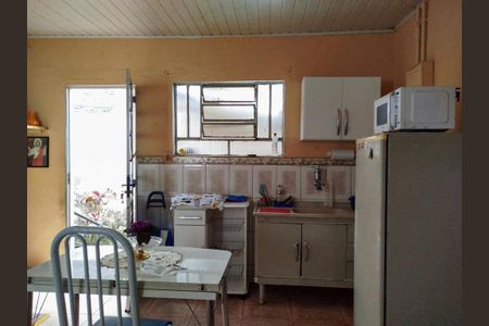 Casa à venda com 330m², 2 quartos e 4 vagasCasa 1: Sala e cozinha