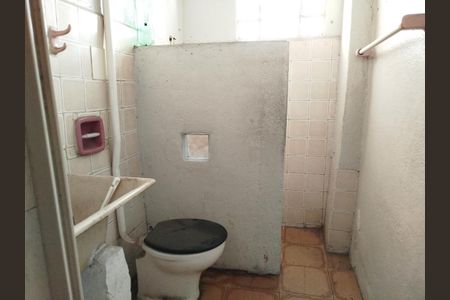 Casa à venda com 330m², 2 quartos e 4 vagasEdícula: Banheiro