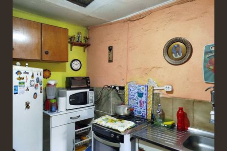 Casa à venda com 330m², 2 quartos e 4 vagasCasa 2: Sala e cozinha