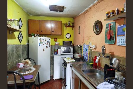 Casa à venda com 330m², 2 quartos e 4 vagasCasa 2: Sala e cozinha