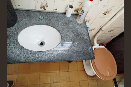 Casa à venda com 330m², 2 quartos e 4 vagasCasa 1: Banheiro