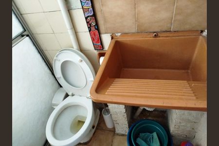 Casa à venda com 330m², 2 quartos e 4 vagasCasa 2: Banheiro