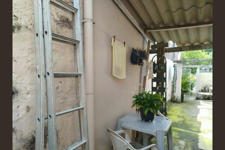 Casa à venda com 330m², 2 quartos e 4 vagasCasa 1: Área de Serviço