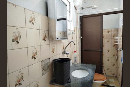 Casa à venda com 330m², 2 quartos e 4 vagasCasa 1: Banheiro