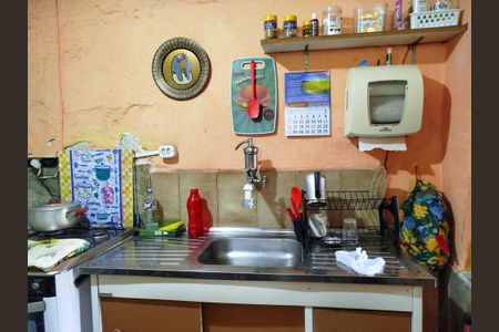 Casa à venda com 330m², 2 quartos e 4 vagasCasa 2: Sala e cozinha