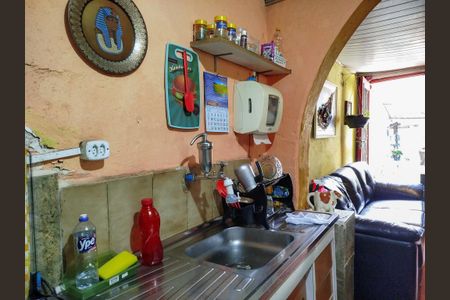 Casa à venda com 330m², 2 quartos e 4 vagasCasa 2: Sala e cozinha