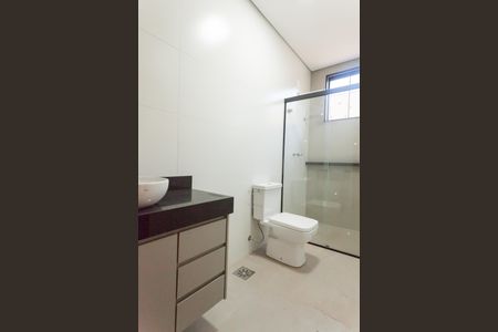 Casa de condomínio à venda com 210m², 3 quartos e 4 vagasBanheiro suite 2