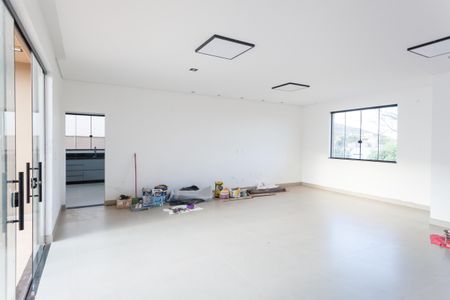 Casa de condomínio à venda com 210m², 3 quartos e 4 vagassala