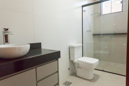 Casa de condomínio à venda com 210m², 3 quartos e 4 vagasBanheiro suite 2