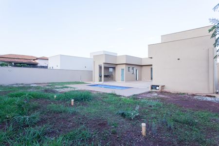 Casa de condomínio à venda com 210m², 3 quartos e 4 vagasQuintal