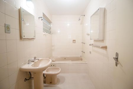 Apartamento para alugar com 83m², 2 quartos e sem vaga Apartamento para alugar com 83m², 2 quartos e sem vagaBanheiro