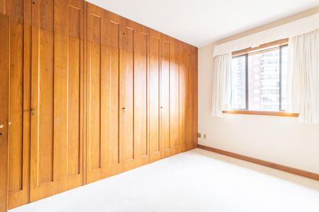 Apartamento à venda com 320m², 3 quartos e 4 vagasQuarto 