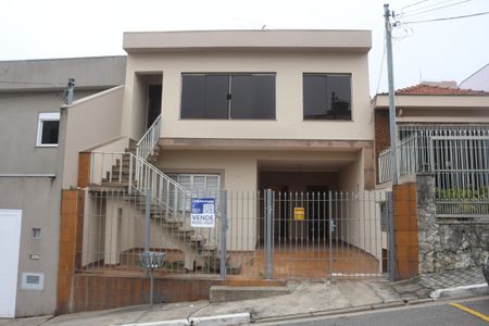 Casa à venda com 130m², 4 quartos e 1 vaga Casa à venda com 130m², 4 quartos e 1 vagaFachada