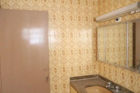 Casa à venda com 130m², 4 quartos e 1 vagaBanheiro 2