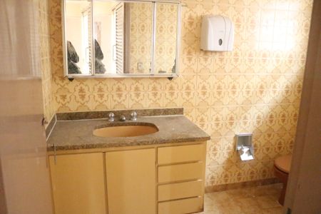 Casa à venda com 130m², 4 quartos e 1 vagaBanheiro 2