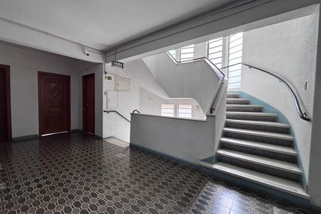 Apartamento para alugar com 96m², 3 quartos e sem vagaEscadas