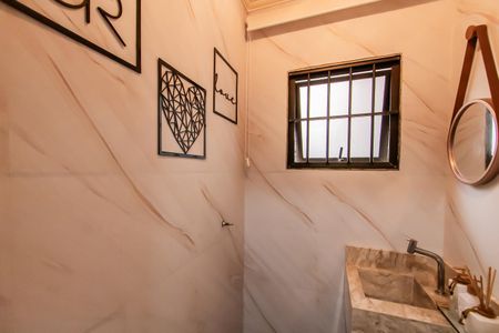 Casa à venda com 210m², 3 quartos e 2 vagas Casa à venda com 210m², 3 quartos e 2 vagasBanheiro de serviço