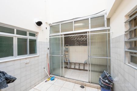 Casa de condomínio à venda com 200m², 3 quartos e 1 vagaQuintal